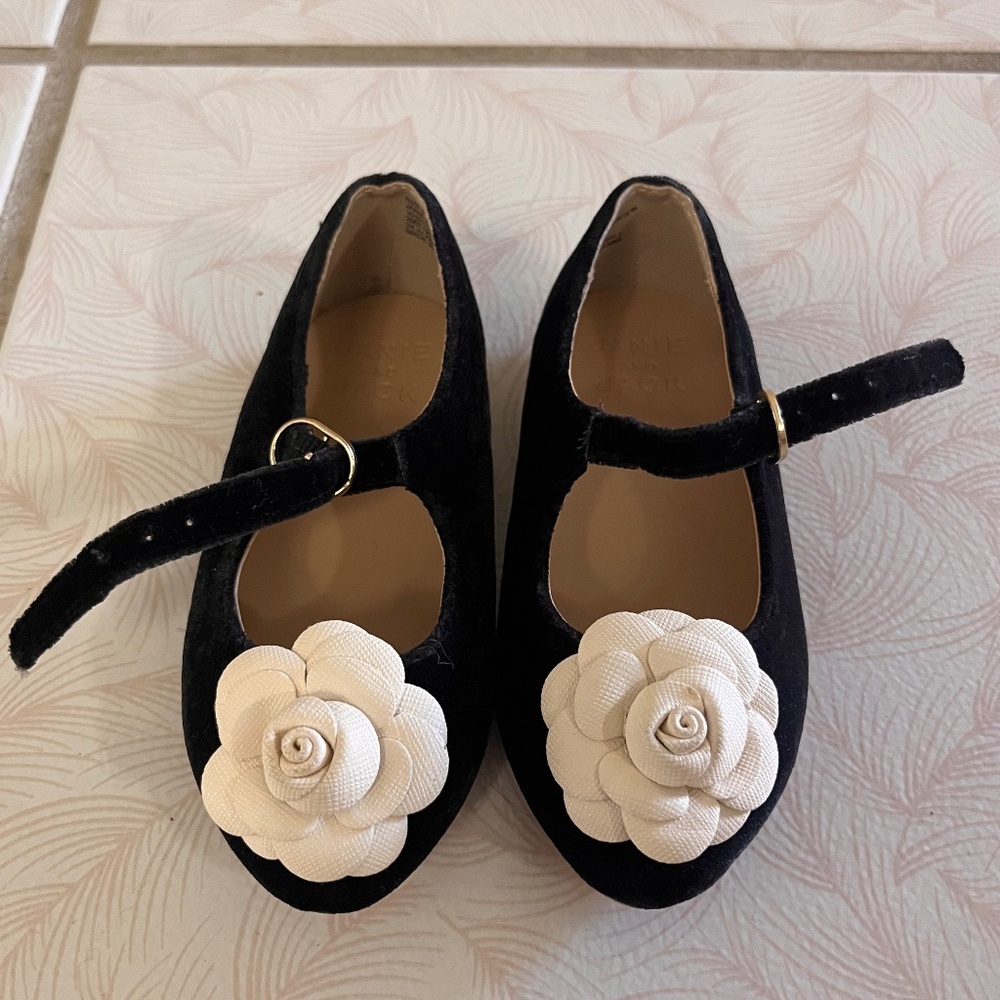 Janie and Jack Black and Cream Dress Shoes with Flower Detail Sz 6